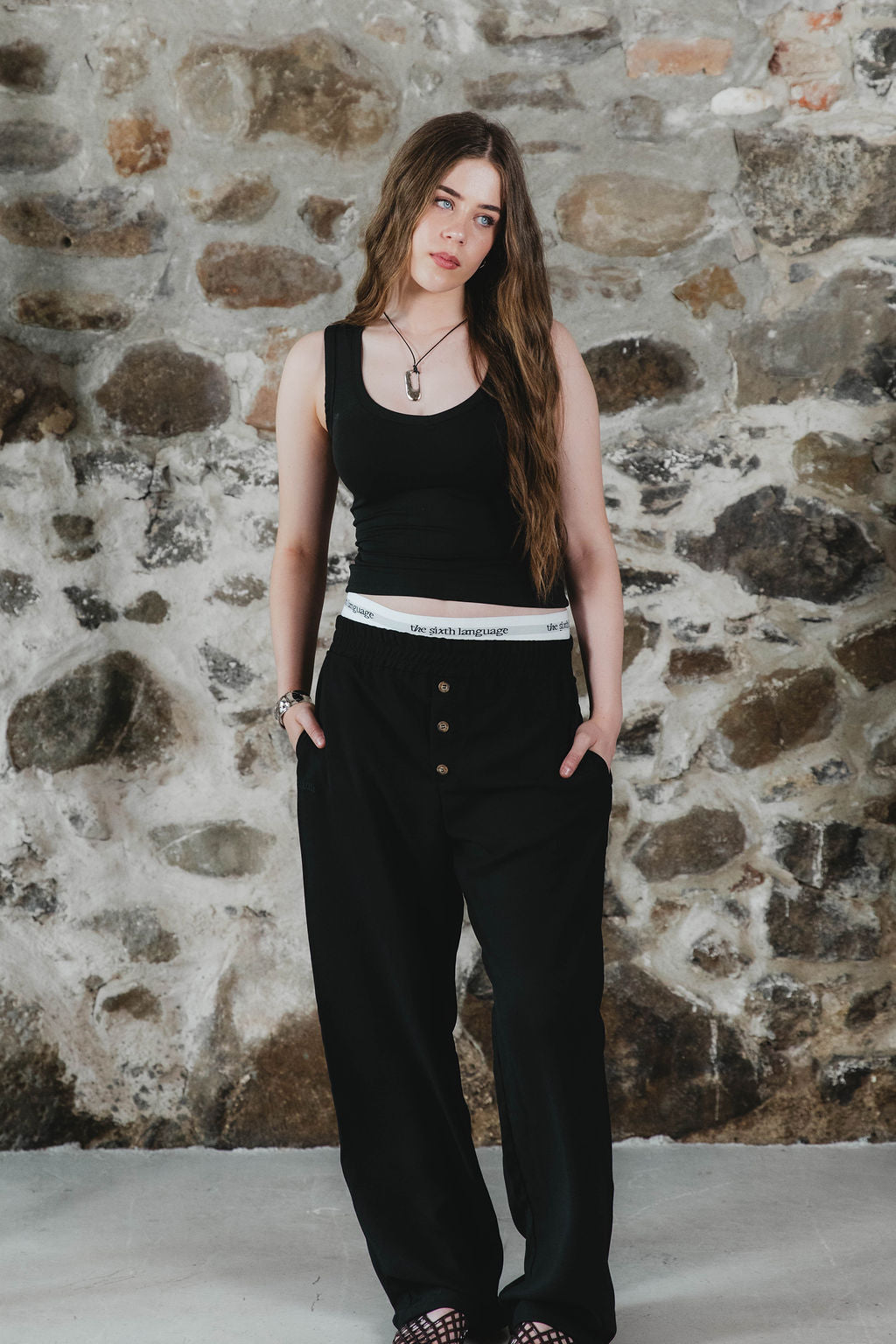 the apartment pants black